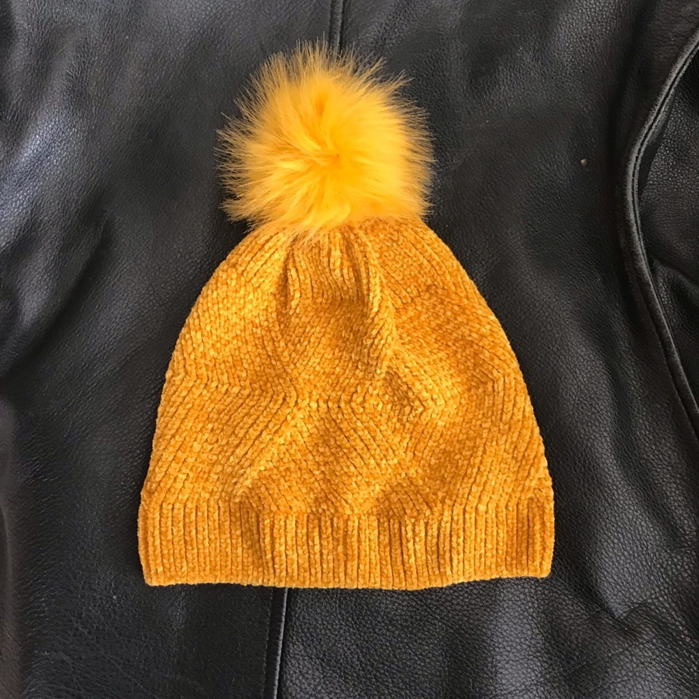 Yellow fur Pom Pom hat! Popular Color!